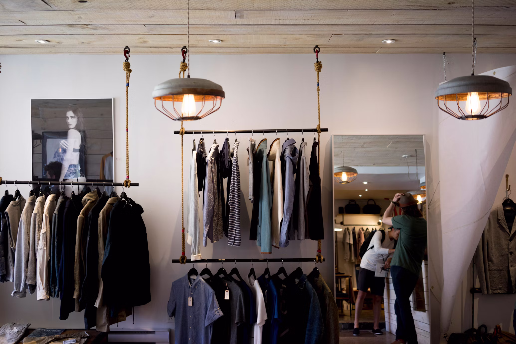 RETAIL & E-COMMERCE